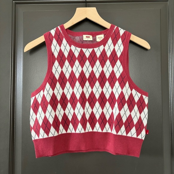 NWT Levi’s Ilia Red Argyle Knit Sweater Vest Vintage Inspired Shrunken Fit M - Picture 4 of 8